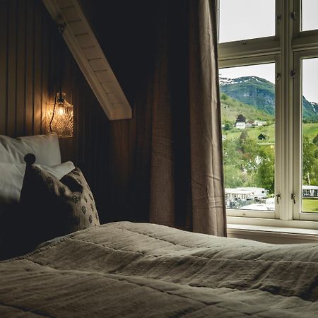 Petrines Gjestgiveri Norddal Esterno foto