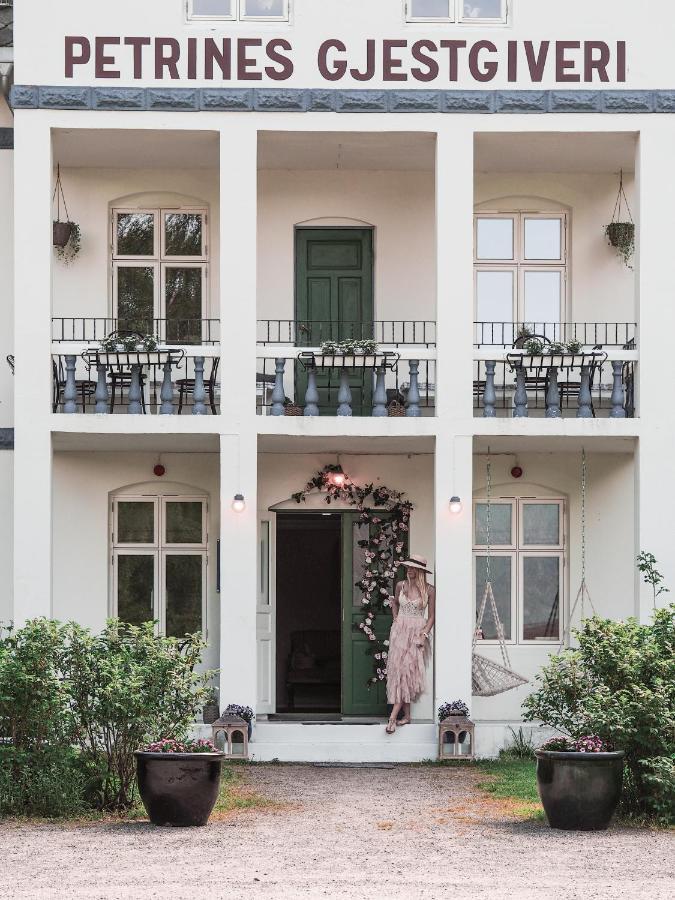 Petrines Gjestgiveri Norddal Esterno foto