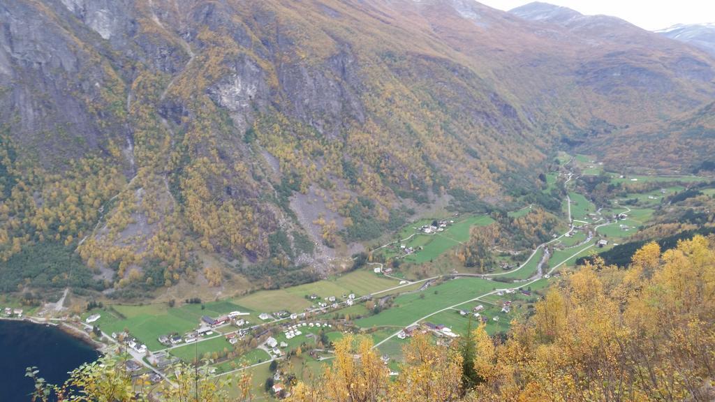 Petrines Gjestgiveri Norddal Esterno foto
