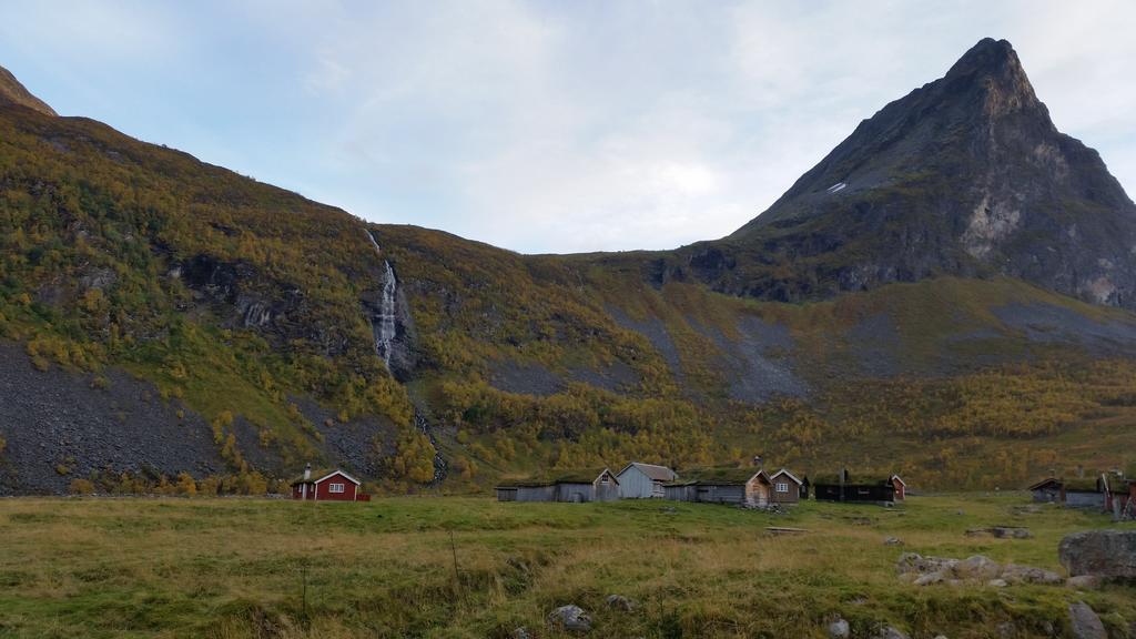 Petrines Gjestgiveri Norddal Esterno foto