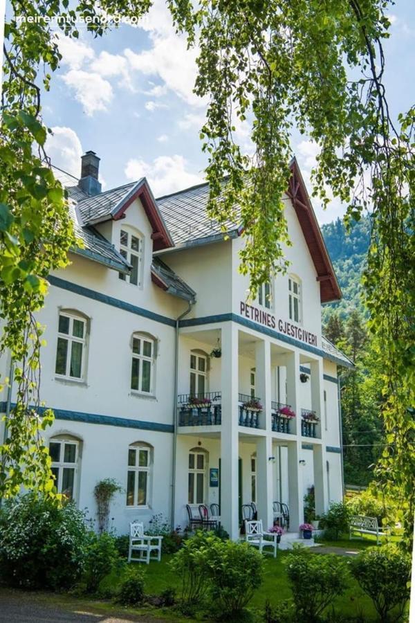 Petrines Gjestgiveri Norddal Esterno foto