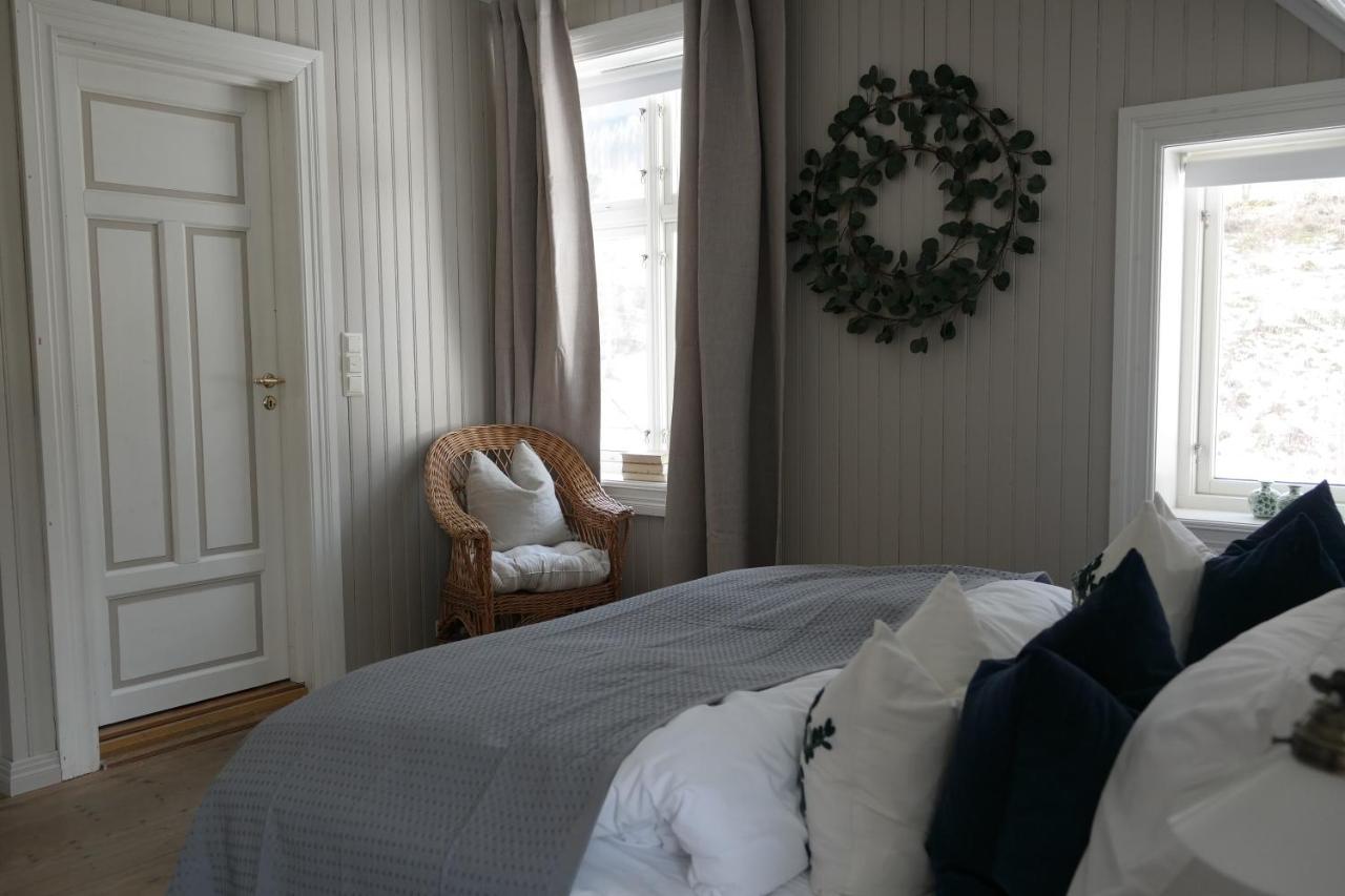 Petrines Gjestgiveri Norddal Esterno foto